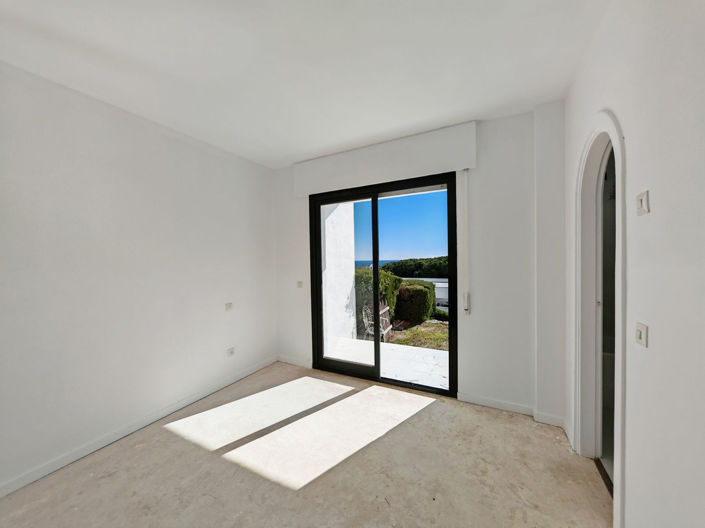 Image No.8-2 Bed Townhouse for sale