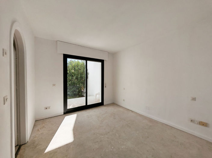 Image No.9-2 Bed Townhouse for sale