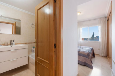 11-20939a0134ad724a8cb2a801094d15a4