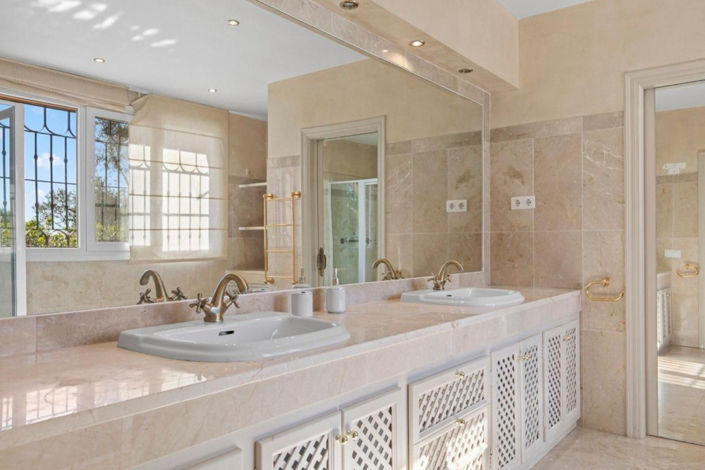 Image No.20-5 Bed Villa for sale