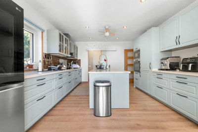 11-20939a0134ad724a8cb2a801094d15a4