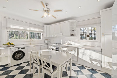 12-53013098fcab6c38b1379cd33298e050