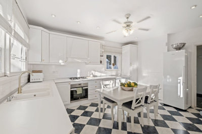 13-5fd73dea700db77384c091ca9818b1a9