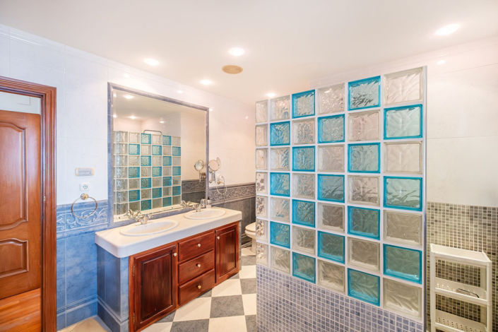 Image No.19-5 Bed Villa for sale