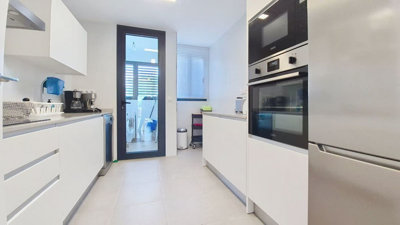 11-20939a0134ad724a8cb2a801094d15a4