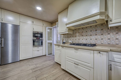 11-20939a0134ad724a8cb2a801094d15a4