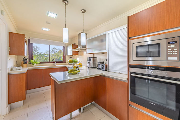 Image No.11-4 Bed Townhouse for sale