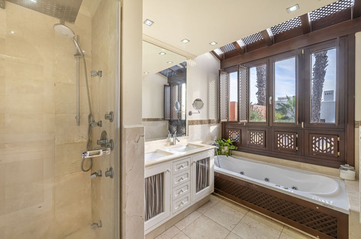 Image No.18-4 Bed Townhouse for sale