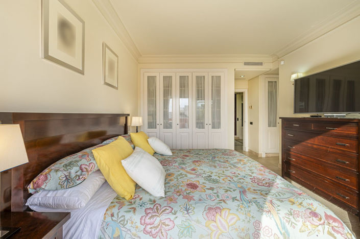 Image No.20-4 Bed Townhouse for sale