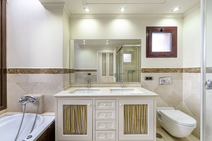 Image No.24-4 Bed Townhouse for sale