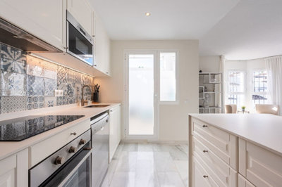 10-bb915d1cb19341576dcdc994b81ab9c5