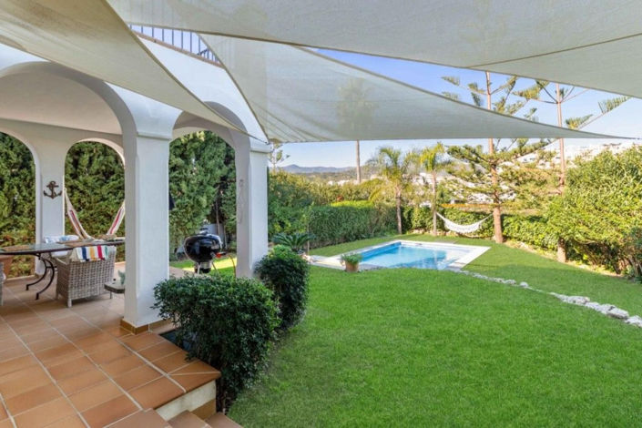 Image No.3-Villa de 4 chambres à vendre à Estepona