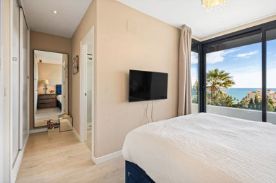 12-53013098fcab6c38b1379cd33298e050