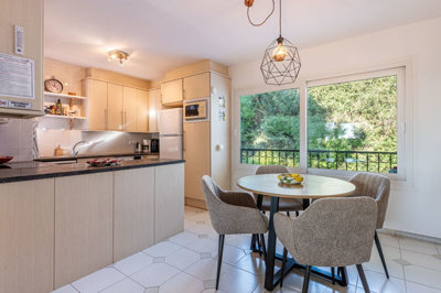 10-bb915d1cb19341576dcdc994b81ab9c5