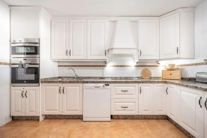 Image No.15-3 Bed Townhouse for sale