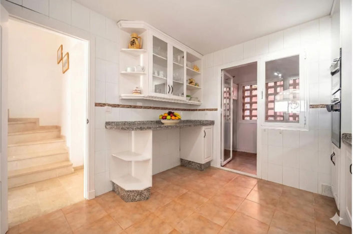 Image No.17-3 Bed Townhouse for sale