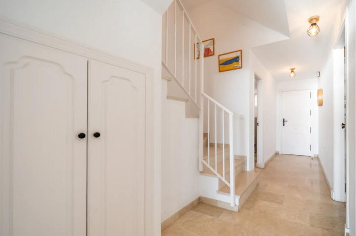 Image No.20-3 Bed Townhouse for sale