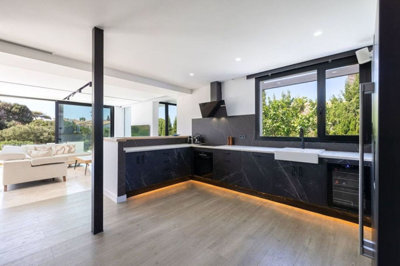 10-bb915d1cb19341576dcdc994b81ab9c5