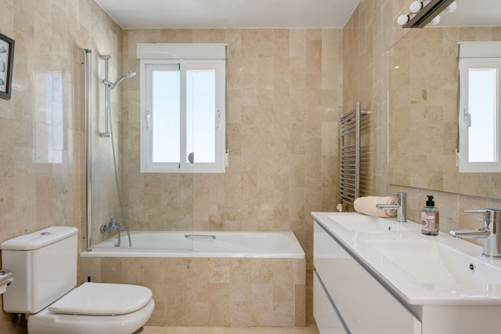 Image No.19-6 Bed Villa for sale