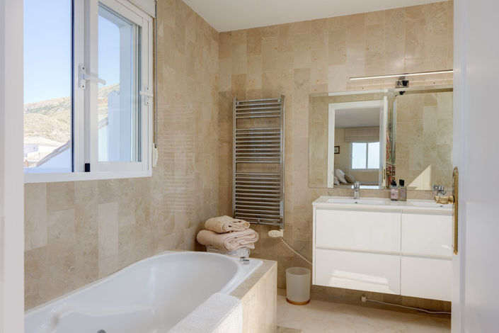 Image No.20-6 Bed Villa for sale