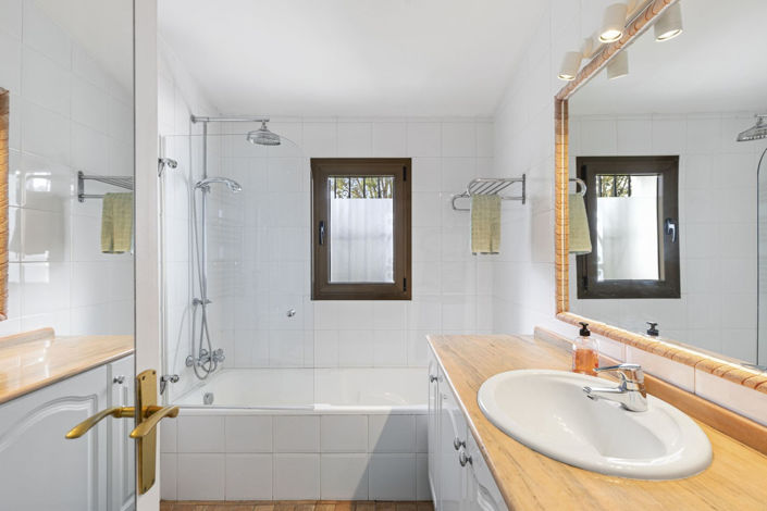 Image No.28-3 Bed Townhouse for sale