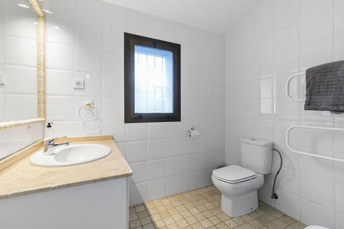 Image No.29-3 Bed Townhouse for sale