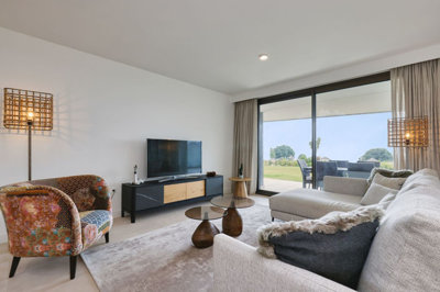 10-bb915d1cb19341576dcdc994b81ab9c5