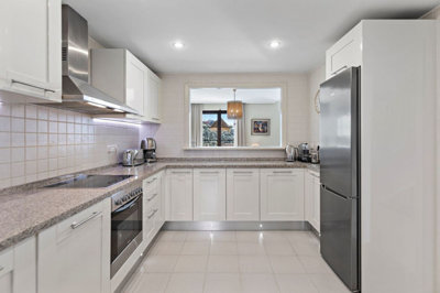 11-20939a0134ad724a8cb2a801094d15a4