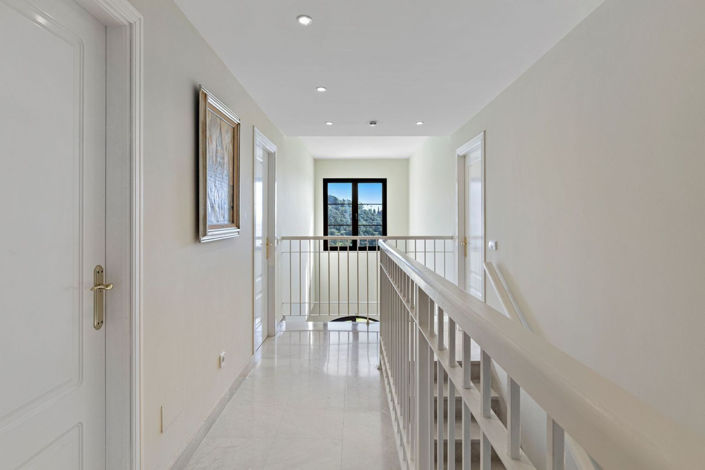 Image No.17-4 Bed Townhouse for sale