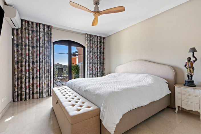 Image No.18-4 Bed Townhouse for sale