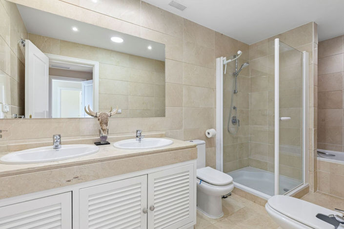 Image No.21-4 Bed Townhouse for sale