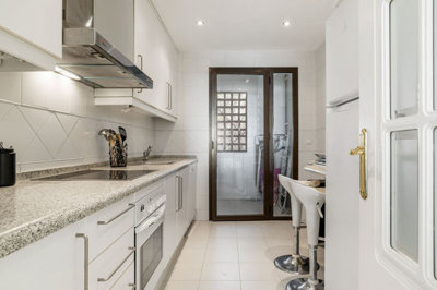 10-bb915d1cb19341576dcdc994b81ab9c5