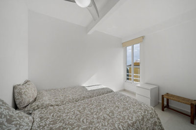 13-5fd73dea700db77384c091ca9818b1a9