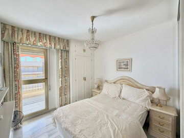 11-20939a0134ad724a8cb2a801094d15a4