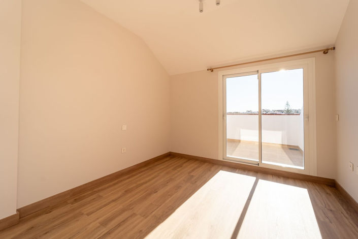 Image No.18-3 Bed Apartment for sale