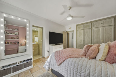 10-bb915d1cb19341576dcdc994b81ab9c5