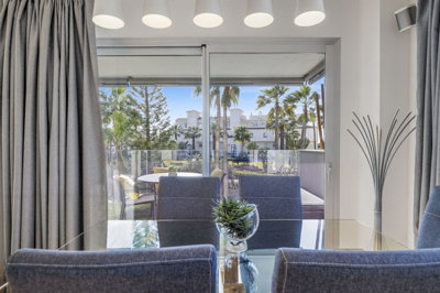 11-20939a0134ad724a8cb2a801094d15a4