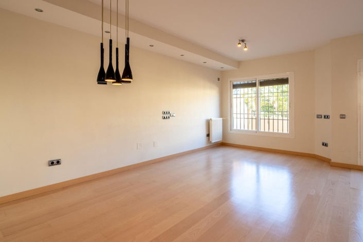 Image No.6-3 Bed Villa for sale