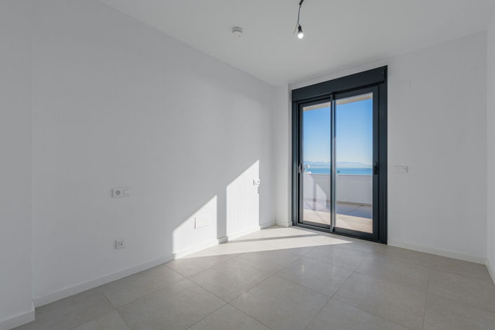 Image No.10-3 Bed Apartment for sale