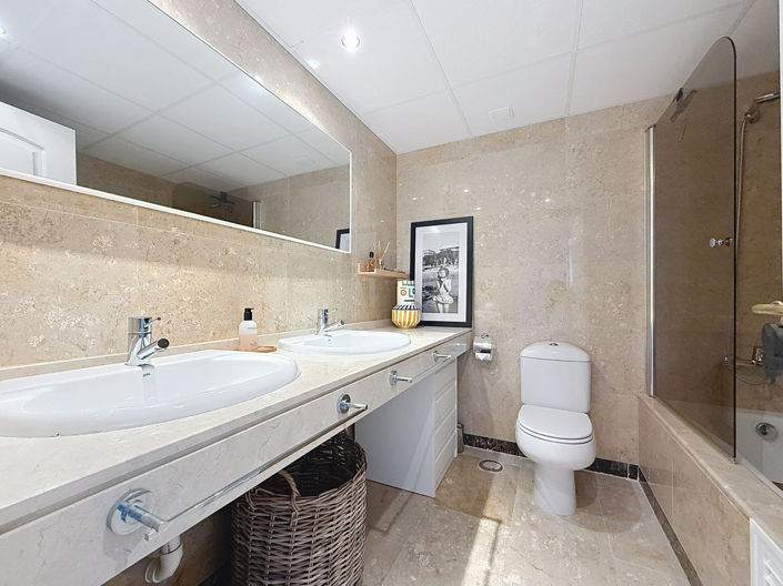 Image No.19-3 Bed Apartment for sale