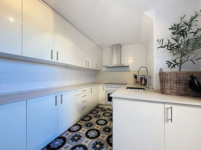 Image No.9-3 Bed Apartment for sale