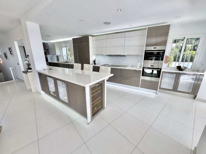 Image No.10-5 Bed Villa for sale