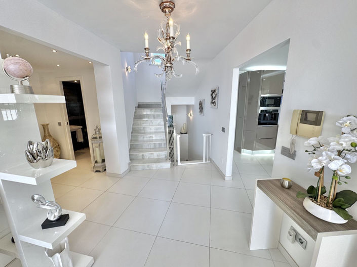 Image No.14-5 Bed Villa for sale