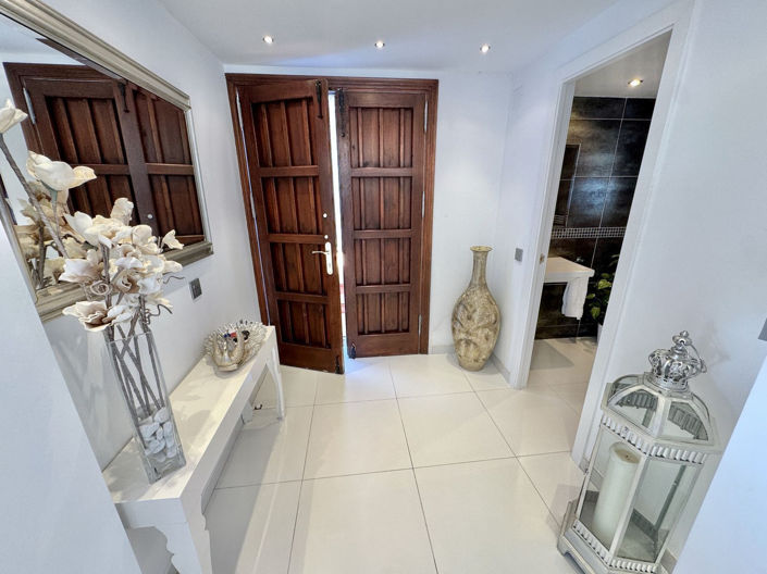 Image No.15-5 Bed Villa for sale