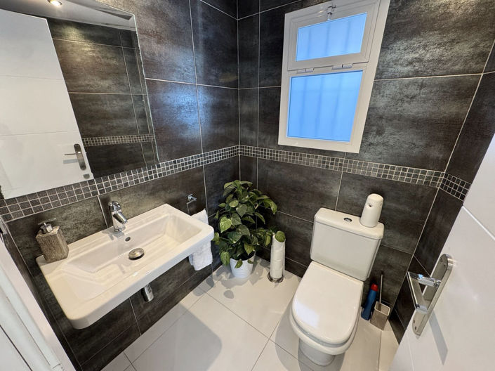 Image No.16-5 Bed Villa for sale