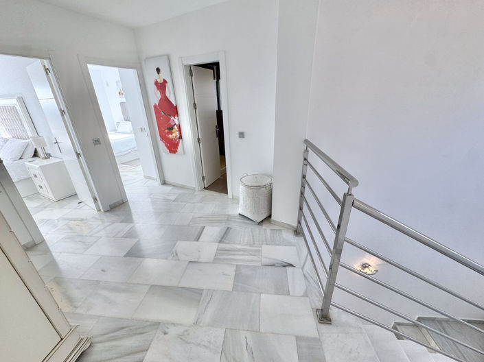 Image No.17-5 Bed Villa for sale