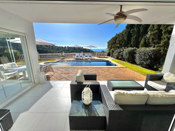 8-e64a9055bba3e77ac8aca3b893cdf826