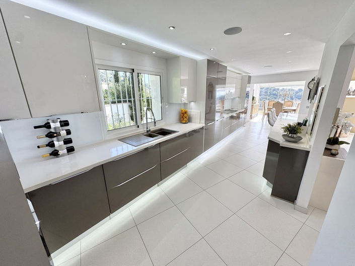 Image No.9-5 Bed Villa for sale