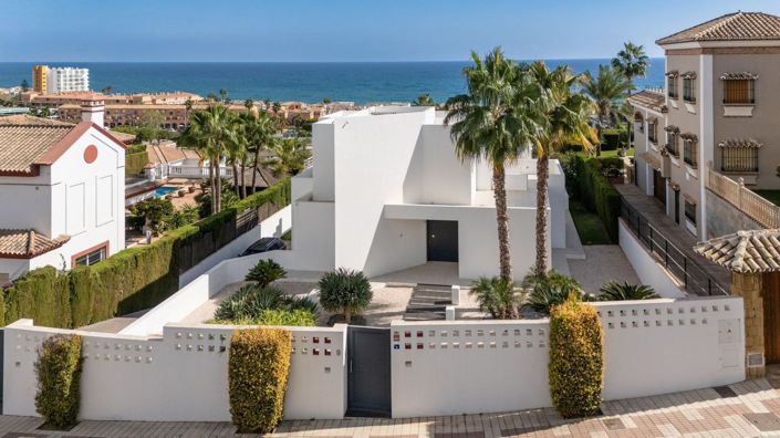 Image No.3-4 Bed Villa for sale