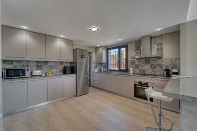 13-5fd73dea700db77384c091ca9818b1a9